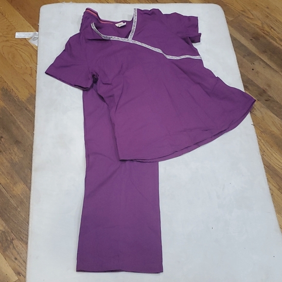 Gently used scrub set - Picture 1 of 7